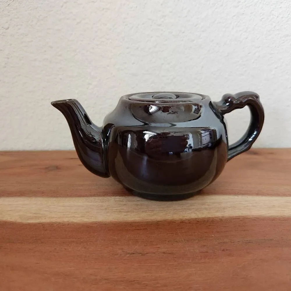 Black glossy Chinese teapot small with lid